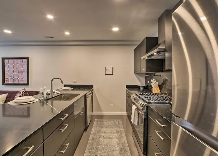 Apartment Vacation Near Michigan! Chicago