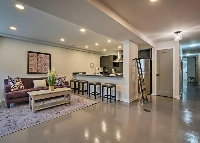 Vacation Near Michigan! Apartment *